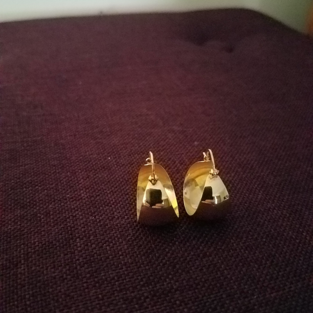 14K Gold Huggie Hoop Earrings